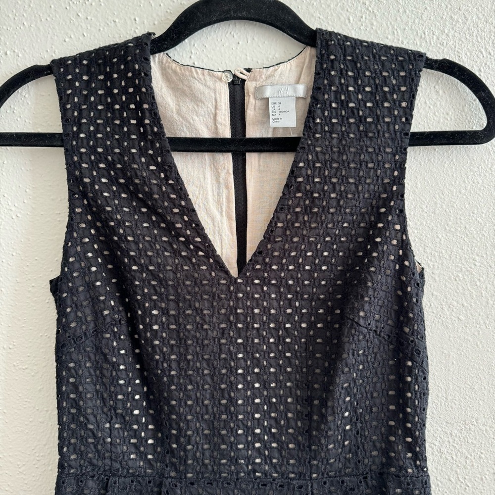 H&M Black Sleeveless Eyelet Dress - Size 4 - Picture 3 of 7